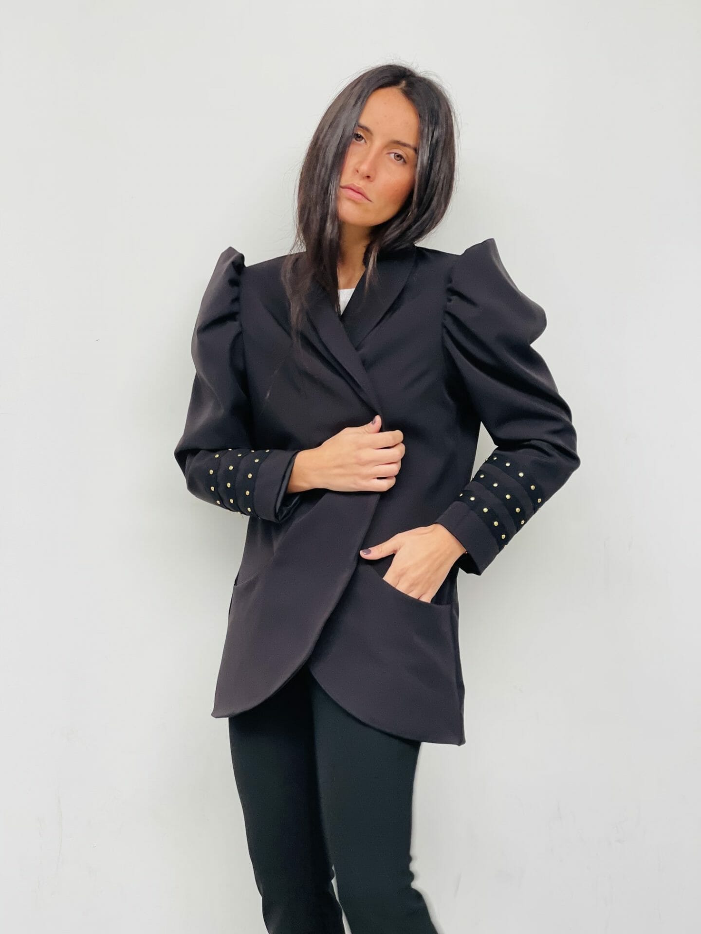 BLAZER ABULLONADA TACHUELAS PISTOLAS