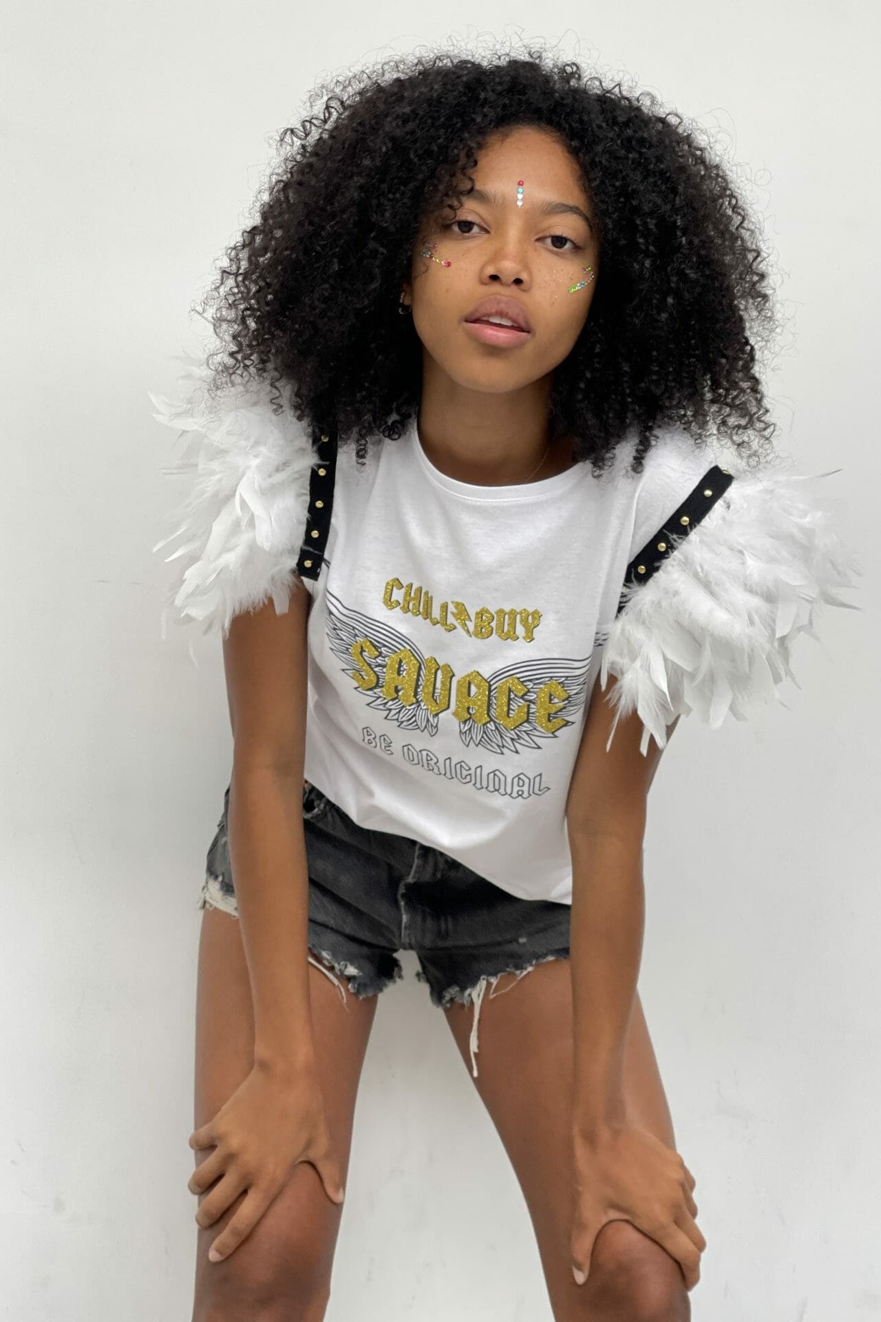 CAMI PLUMAS TACHAS SAVADE DORADO