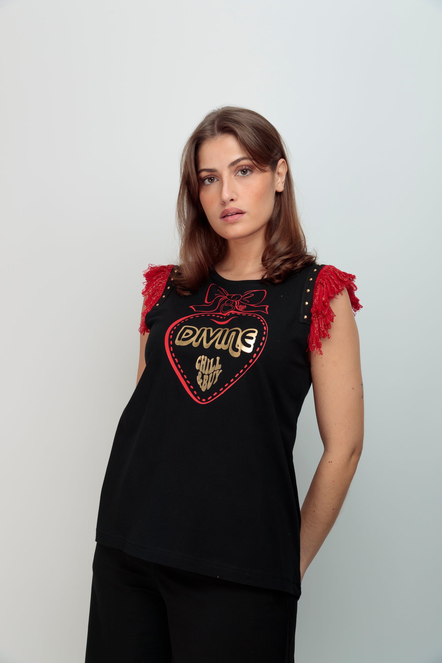 Camiseta Flecos Tachas Divine