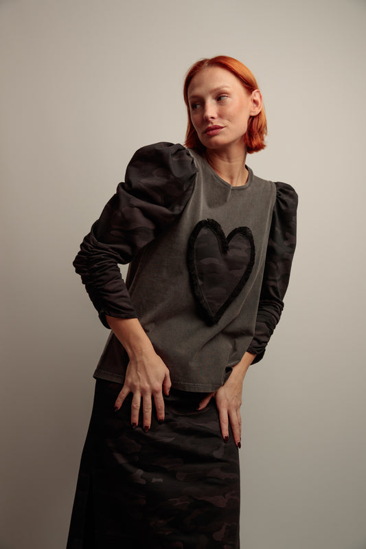 Camiseta Lupita Corazón Flecos