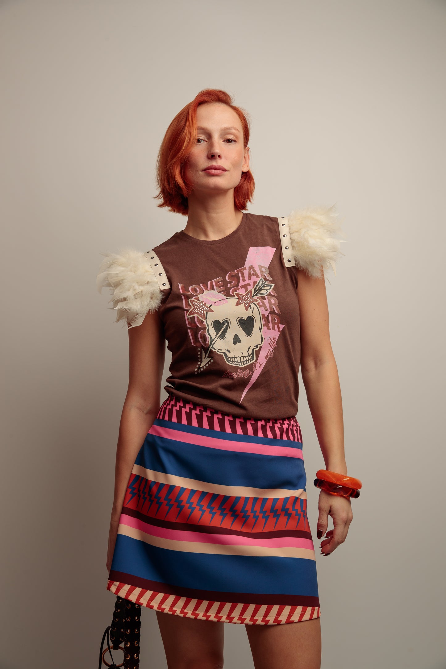 Camiseta Plumas Tachas SK Caye