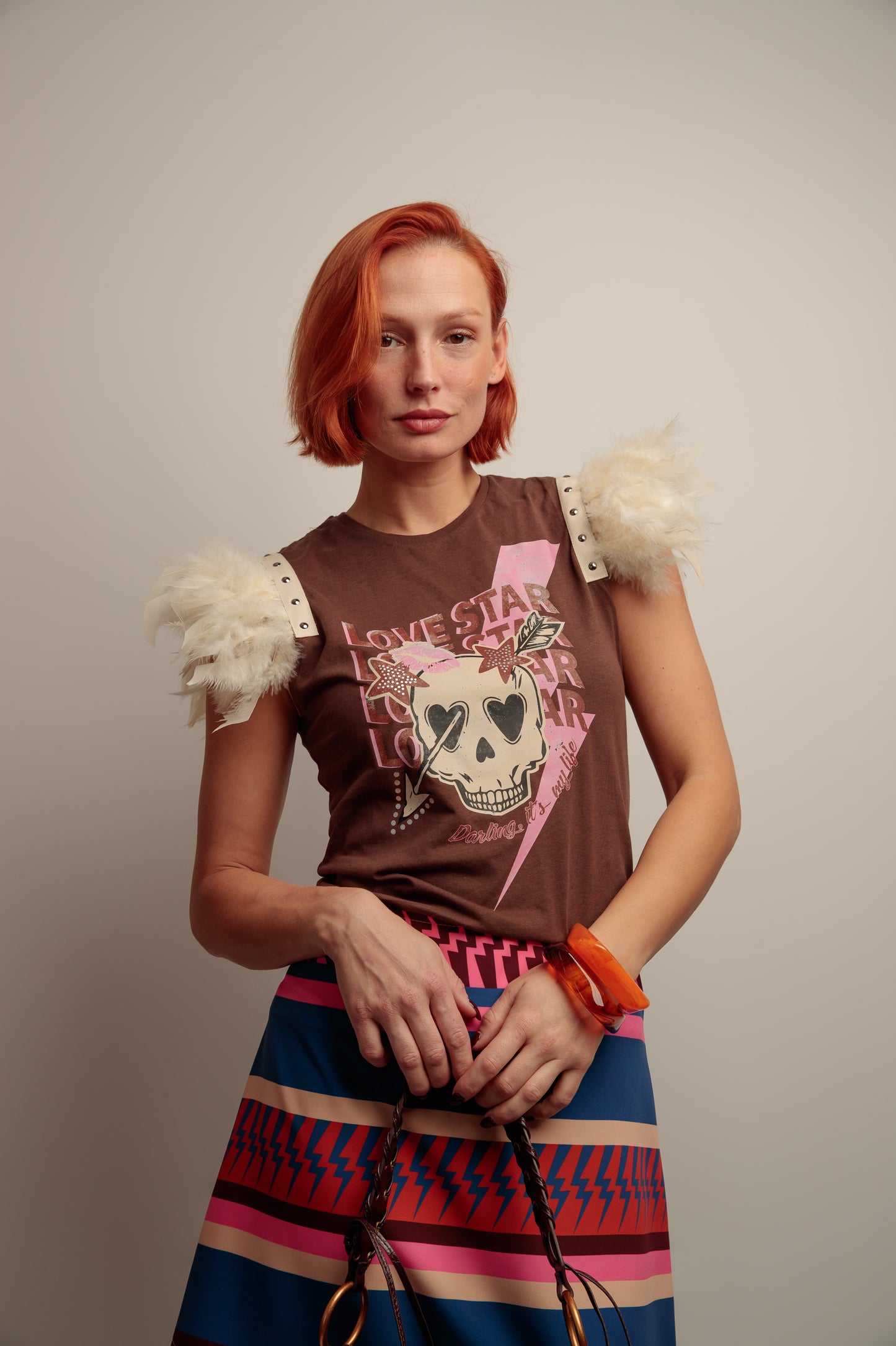 Camiseta Plumas Tachas SK Caye