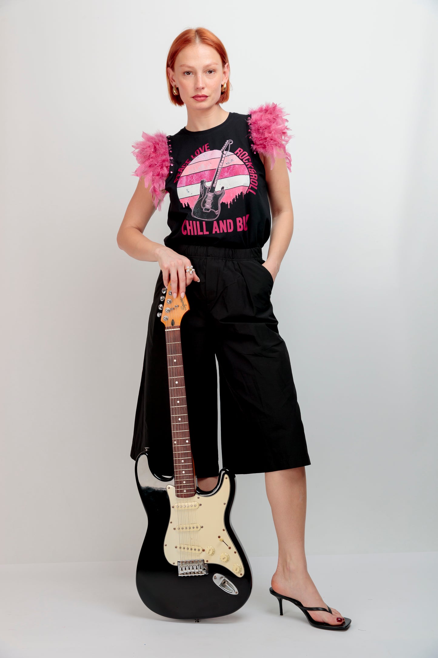 Camiseta Plumas Tachas Guitarra Peace