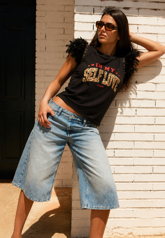 Camiseta Plumas Tachas Self Love