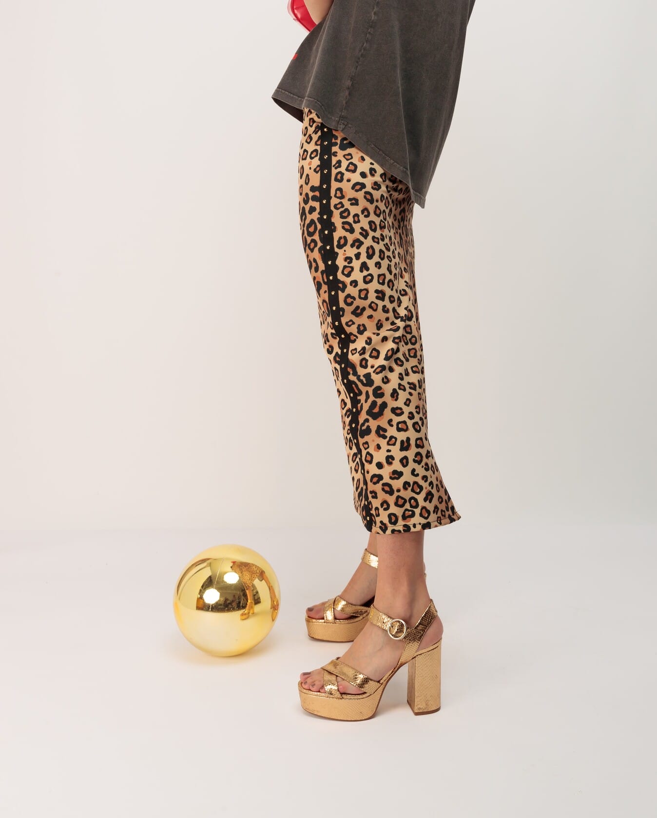 FALDA LARGA LEOPARD TACHUELAS