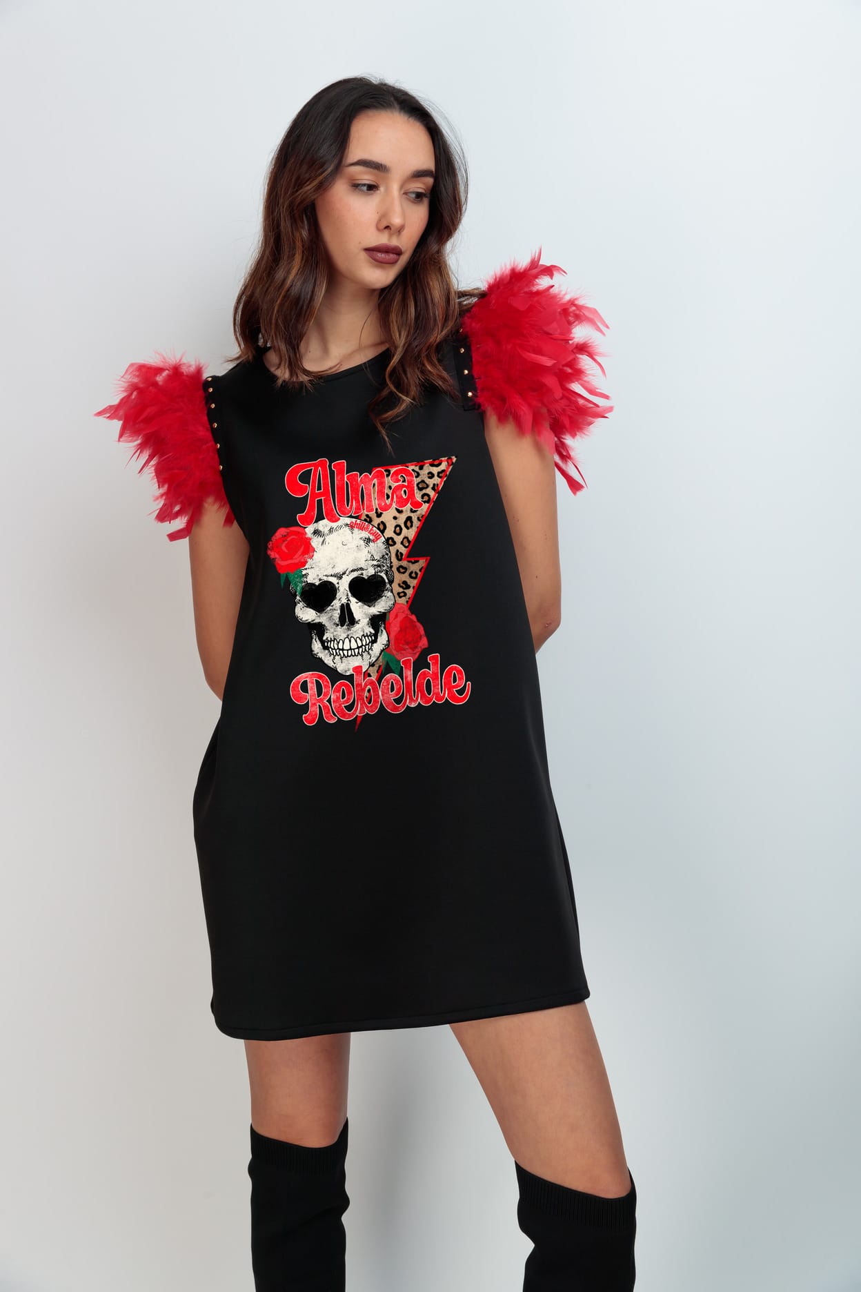VESTIDO PLUMAS ROJAS ALMA REBELDE