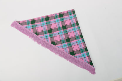 Foulard à carreaux rose à franges