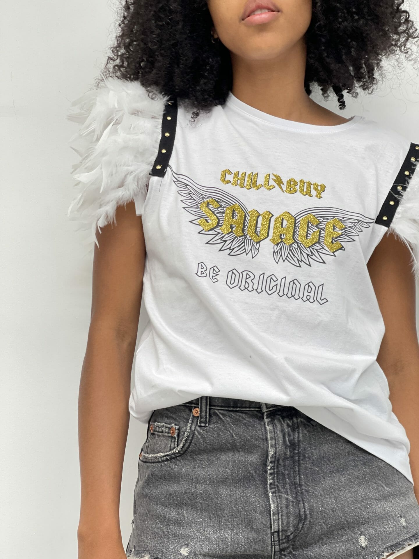 CAMI PLUMAS TACHAS SAVADE DORADO