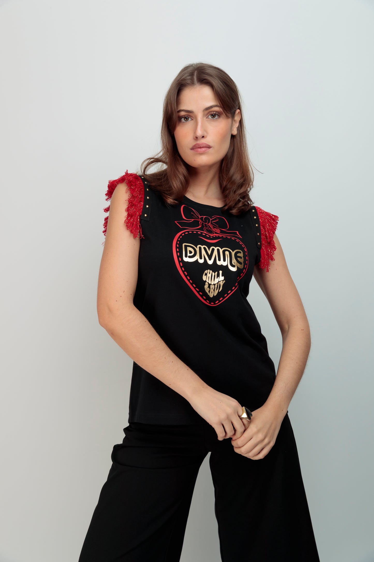 Camiseta Flecos Tachas Divine