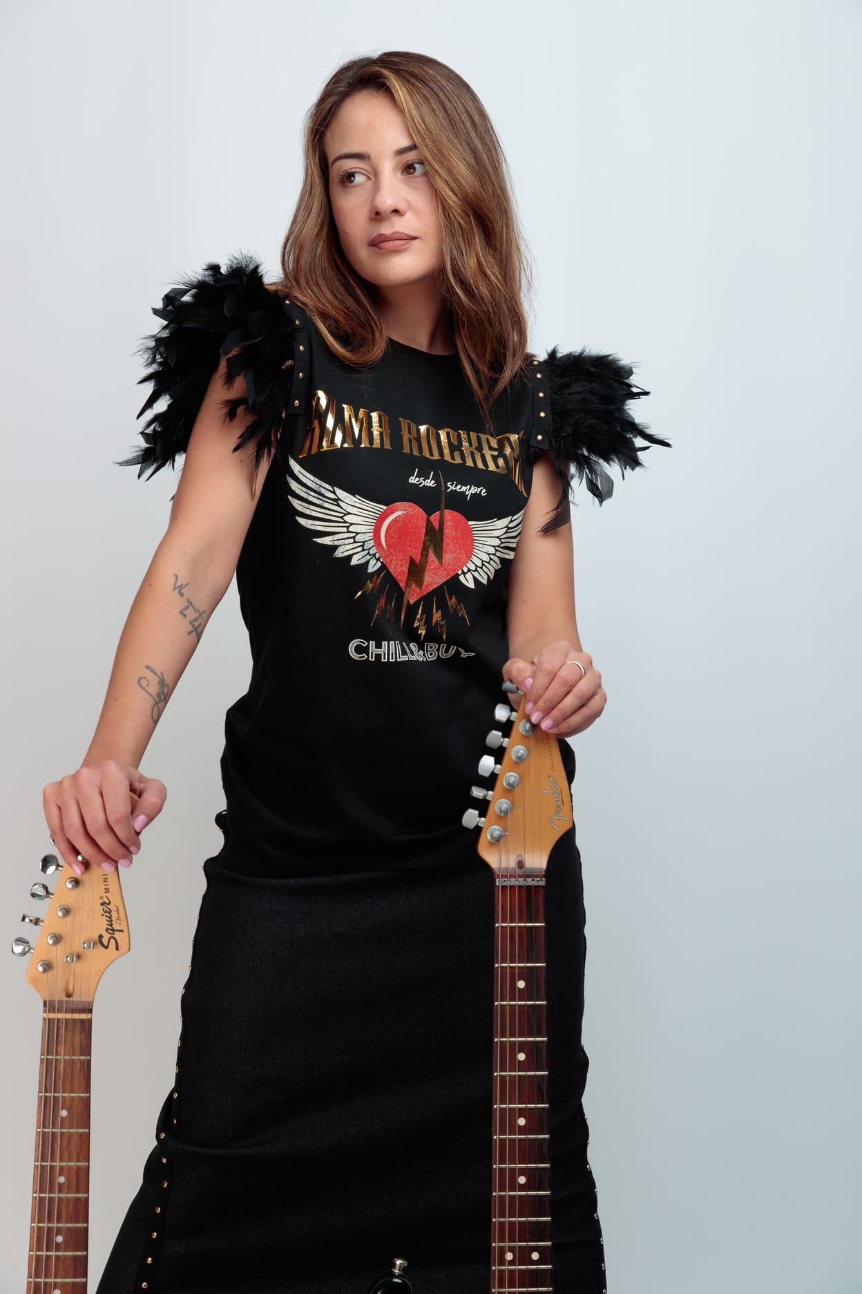 CAMISETA PLUMASTACHAS ALMA ROCKERA DORADO