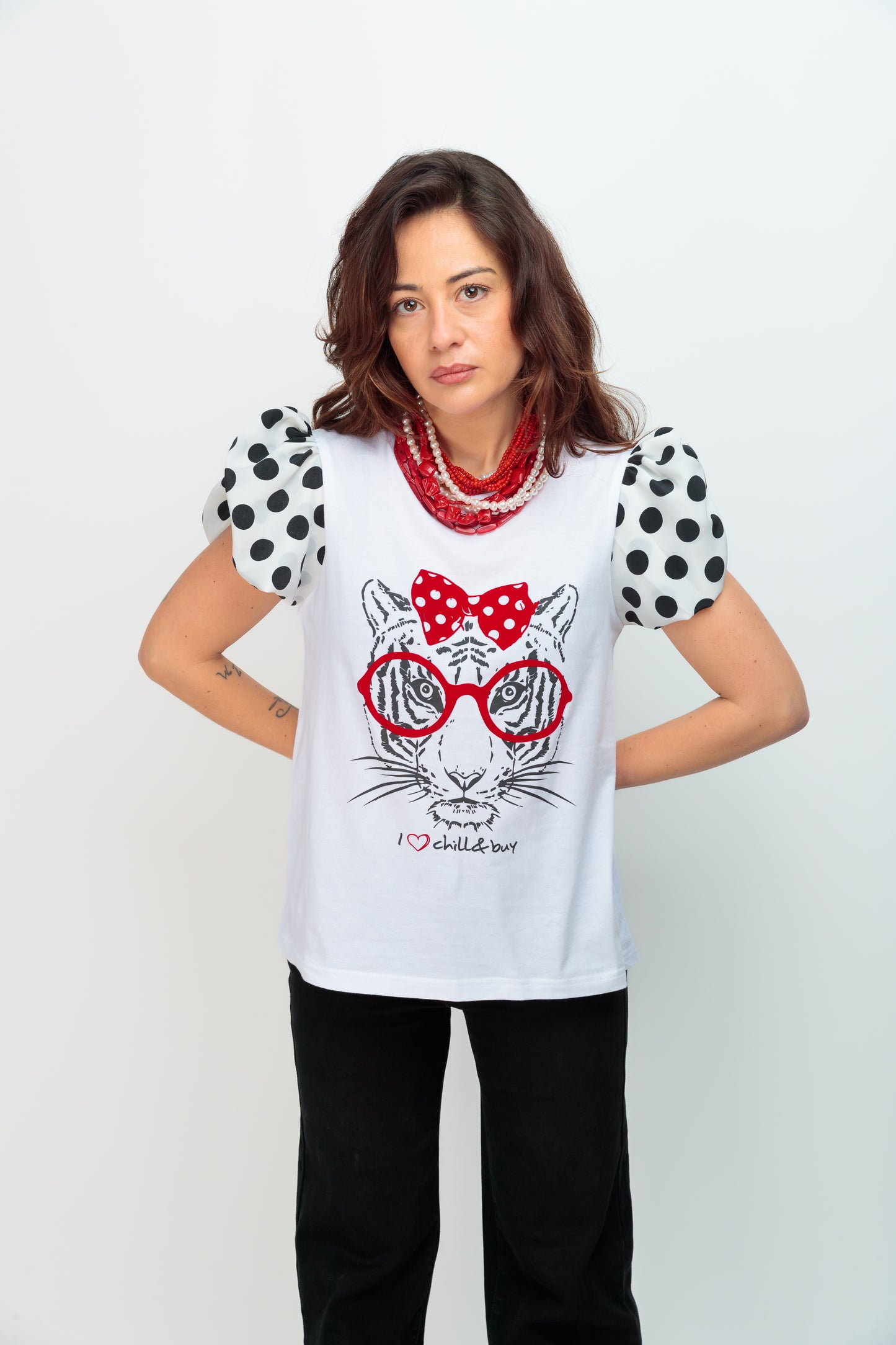 T-shirt à pois blancs