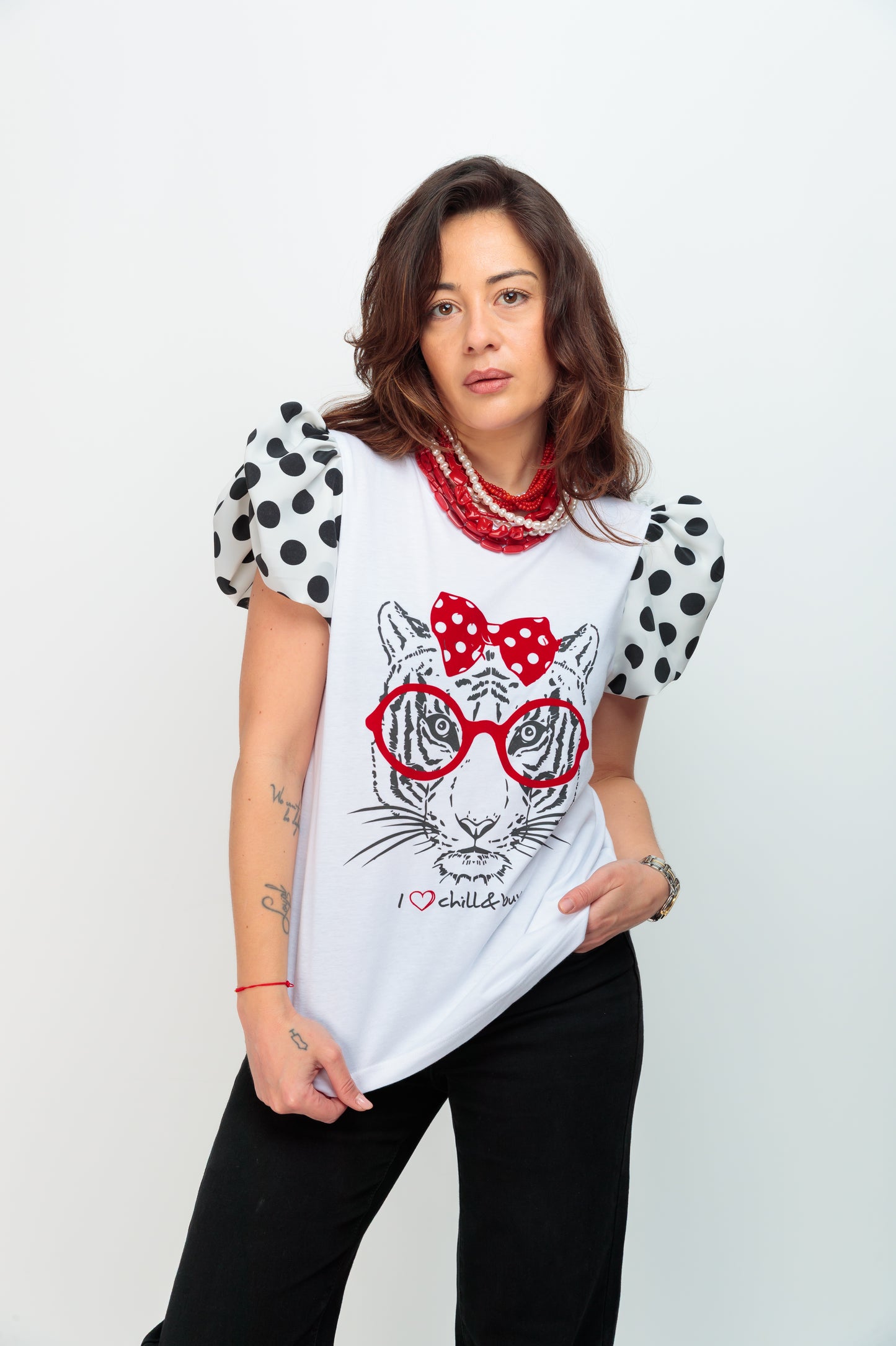 T-shirt à pois blancs