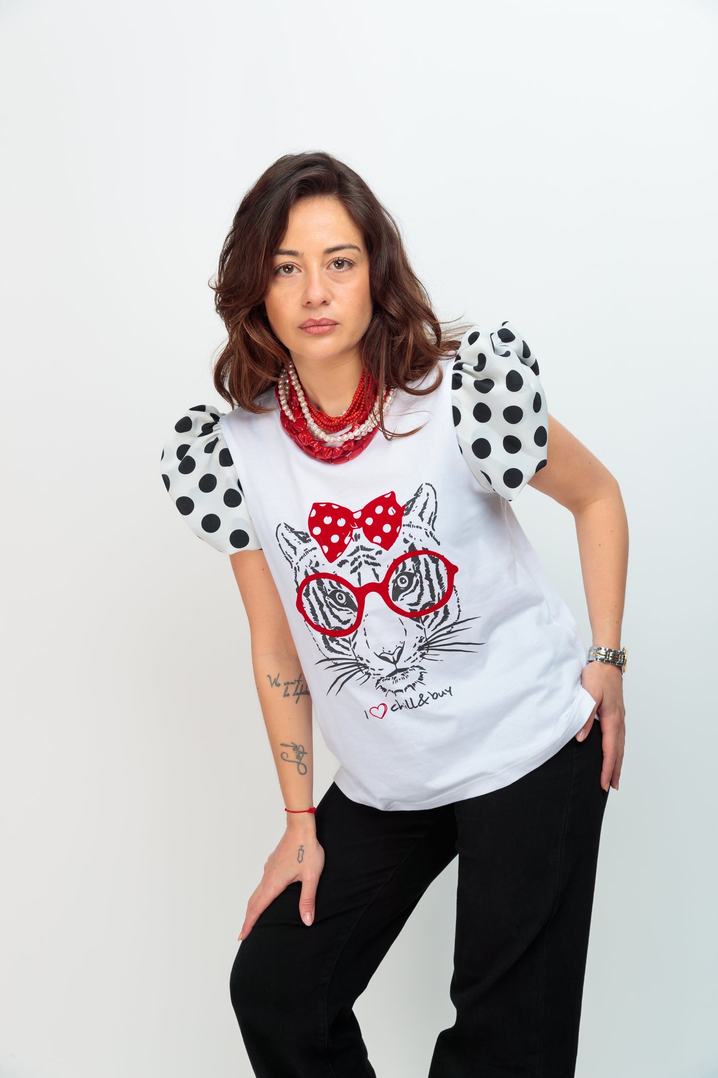 T-shirt à pois blancs