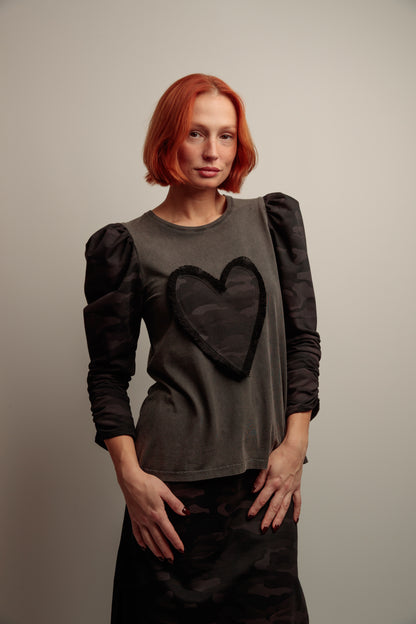 Camiseta Lupita Corazón Flecos