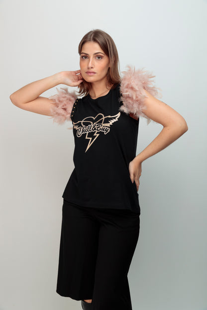 T-shirt beige à clous en forme de cœur et de plume