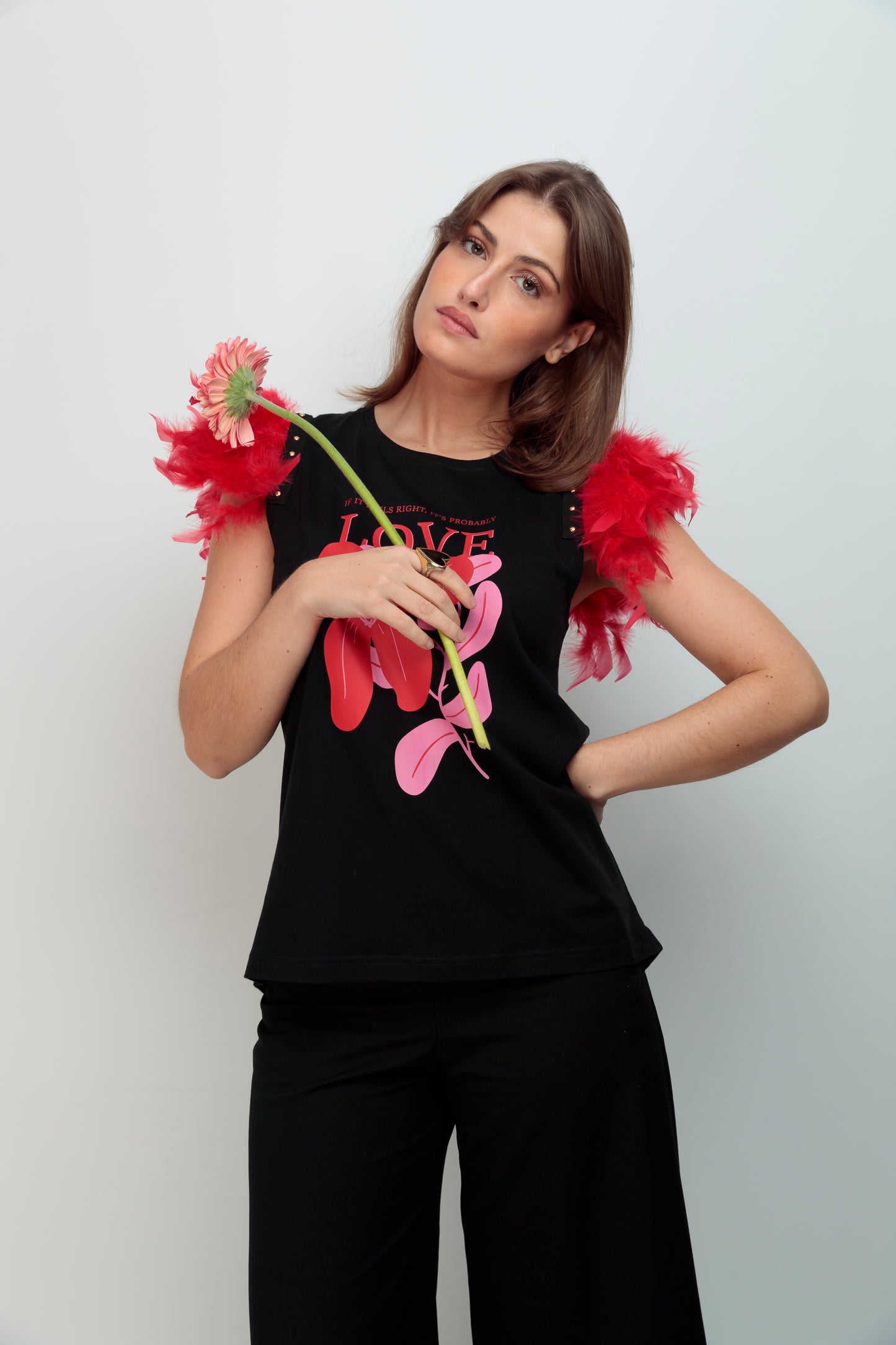 Camiseta Plumas Tachas Flor Love