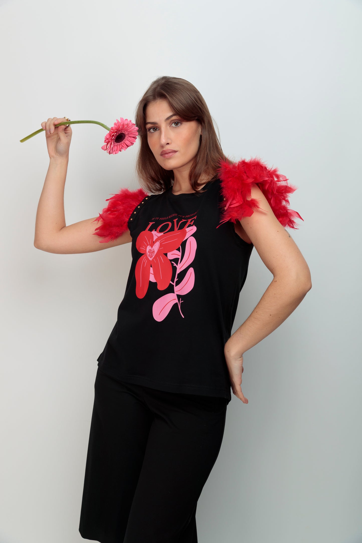 Camiseta Plumas Tachas Flor Love