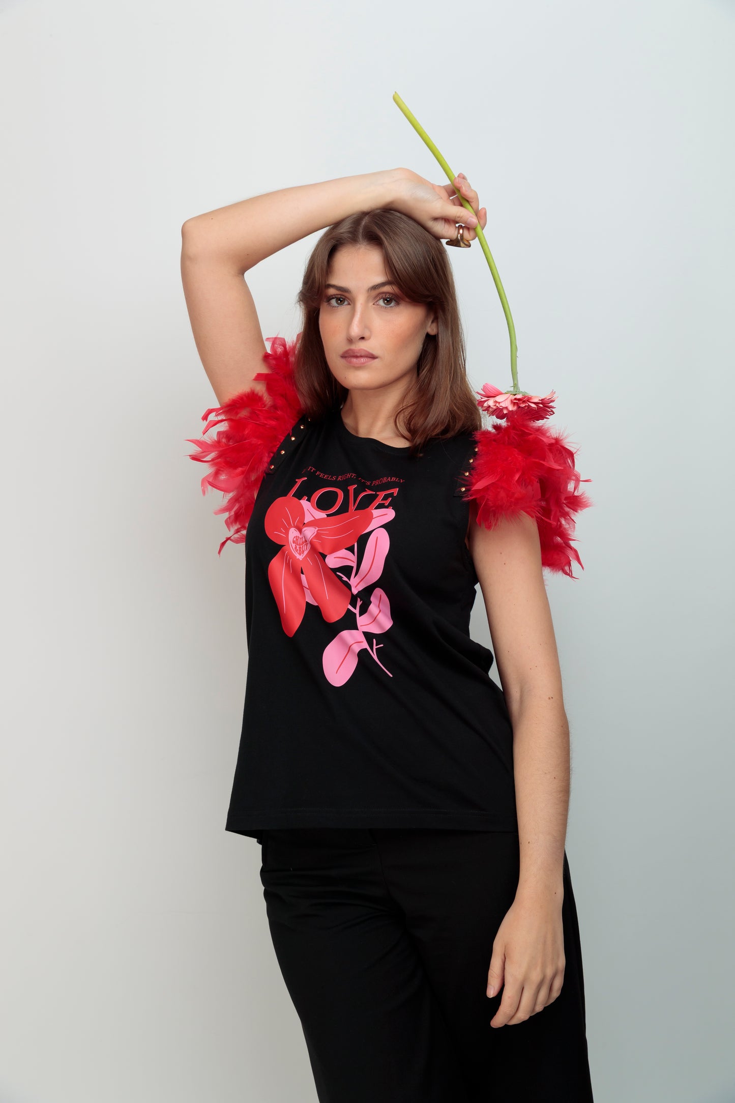 Camiseta Plumas Tachas Flor Love