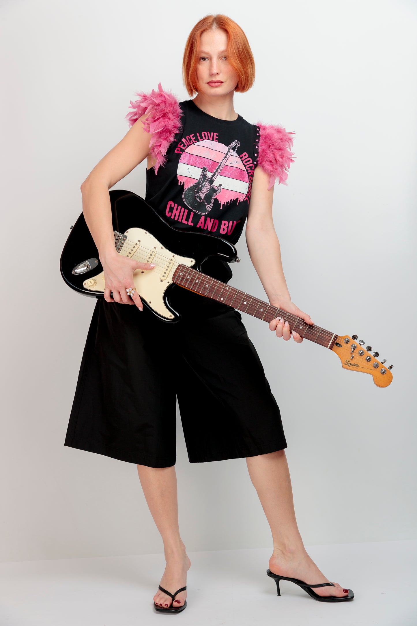 Camiseta Plumas Tachas Guitarra Peace