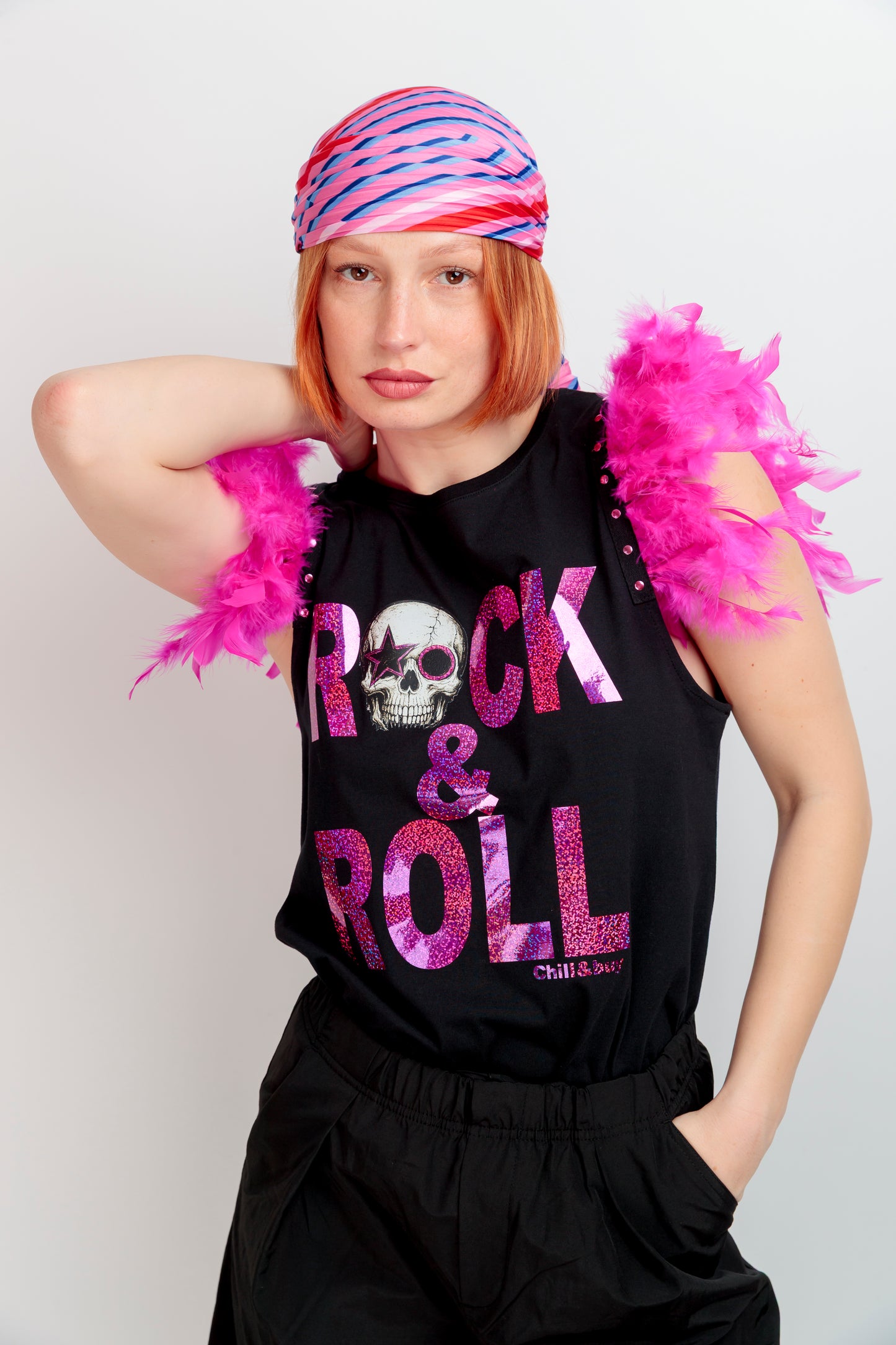 Camiseta Plumas Tachas Rock Skull