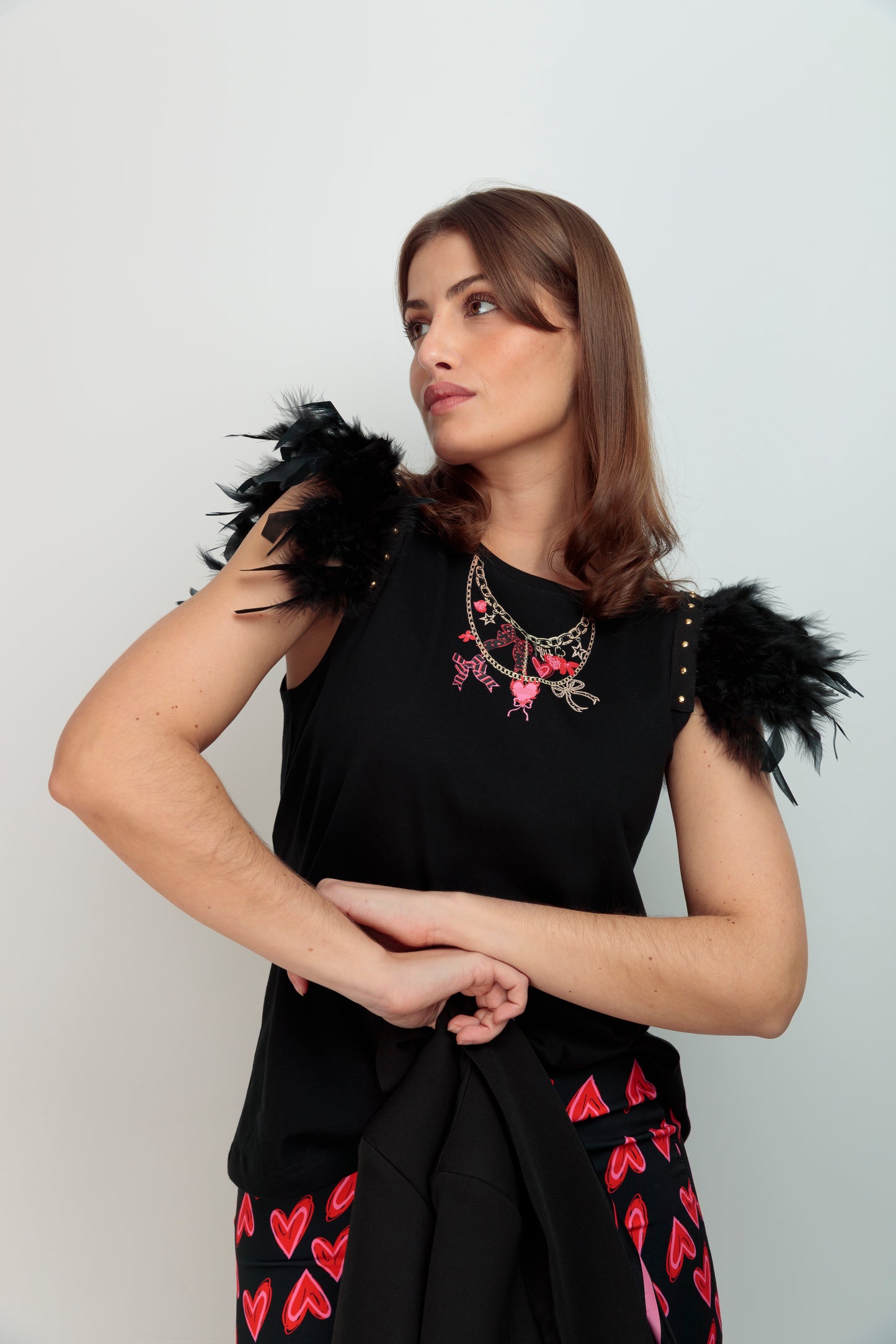 Camiseta Plumas Tachas Collares