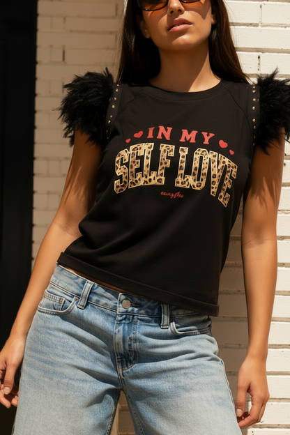 Camiseta Plumas Tachas Self Love
