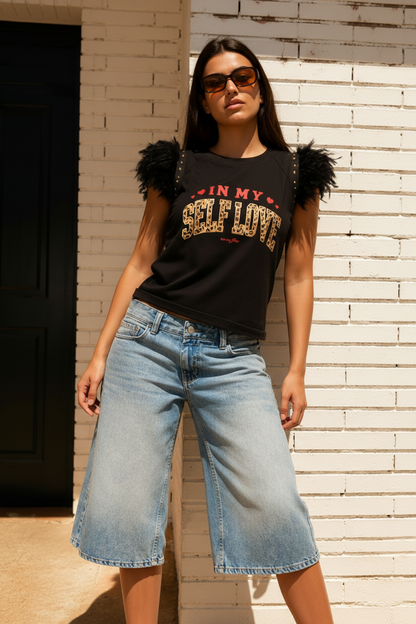 Camiseta Plumas Tachas Self Love