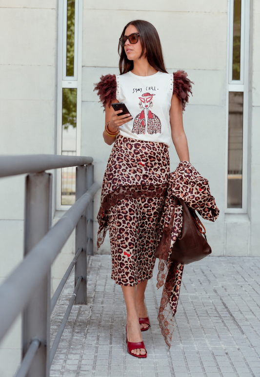 Camiseta Plumas+Tachas Cherry Chill