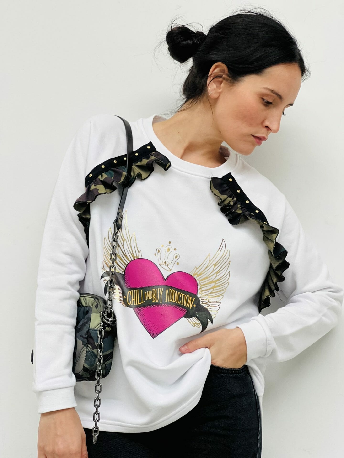 SUDADERA MINI VOLANTES TACHAS CORAZON ALAS FUCSIA
