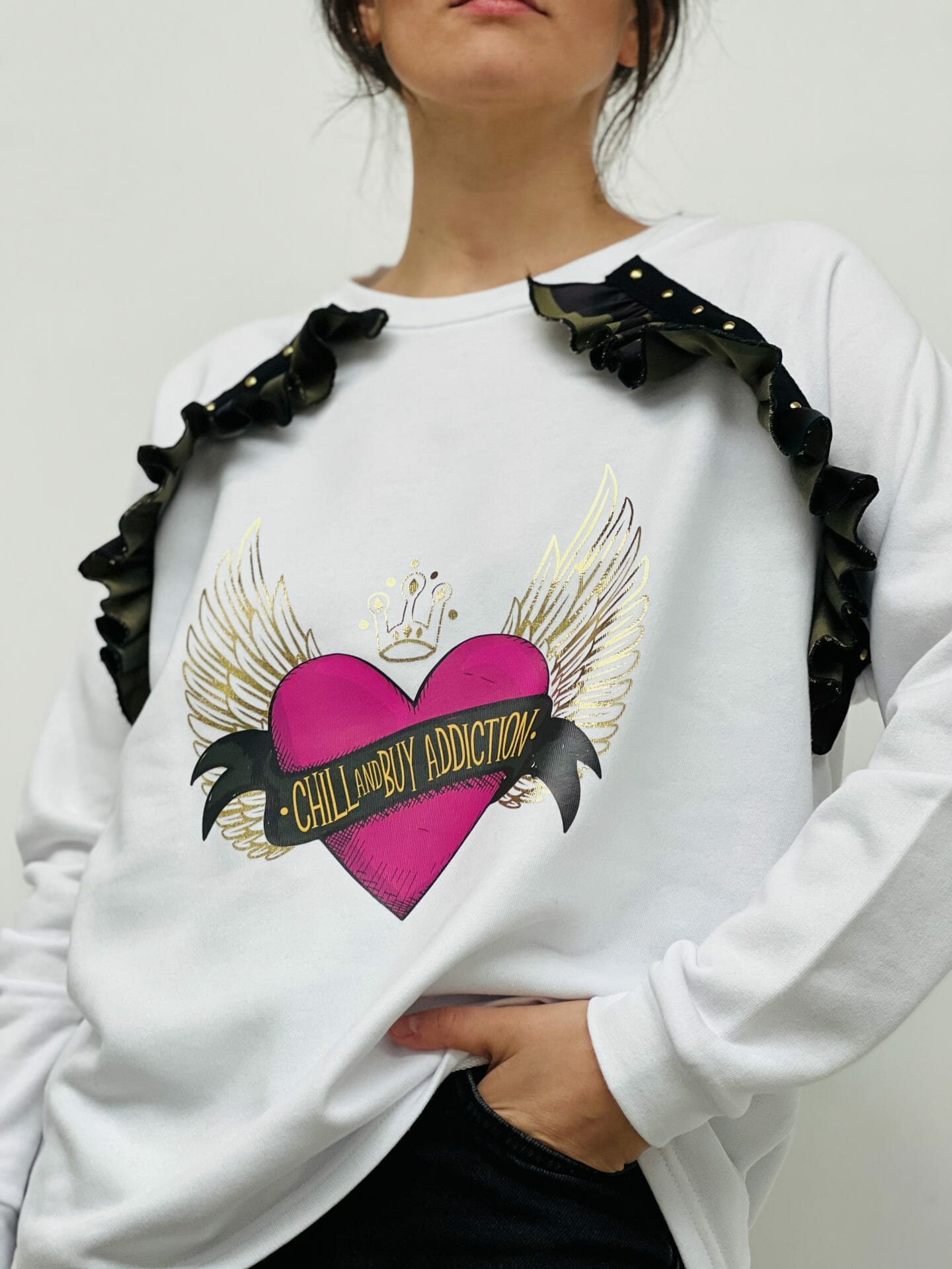 SUDADERA MINI VOLANTES TACHAS CORAZON ALAS FUCSIA