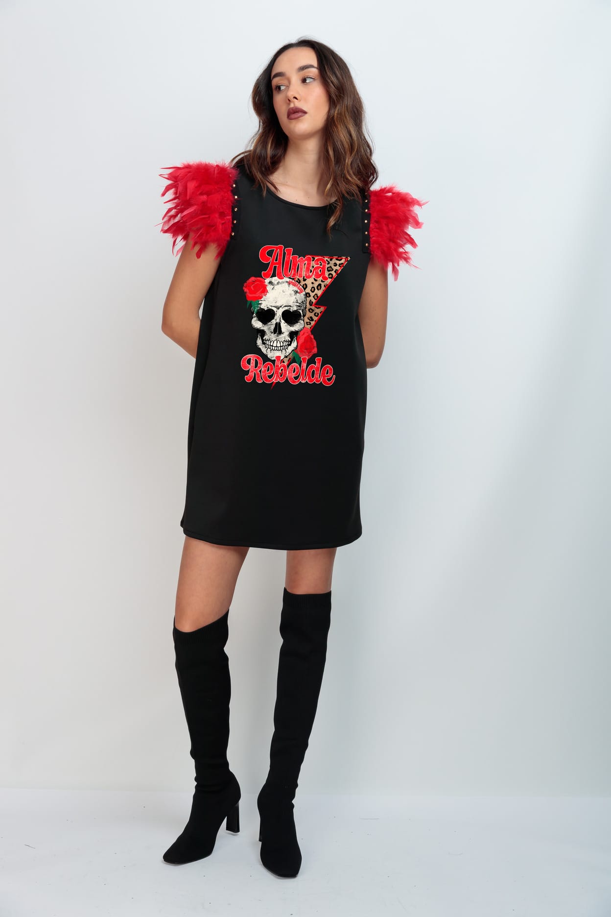 VESTIDO PLUMAS ROJAS ALMA REBELDE