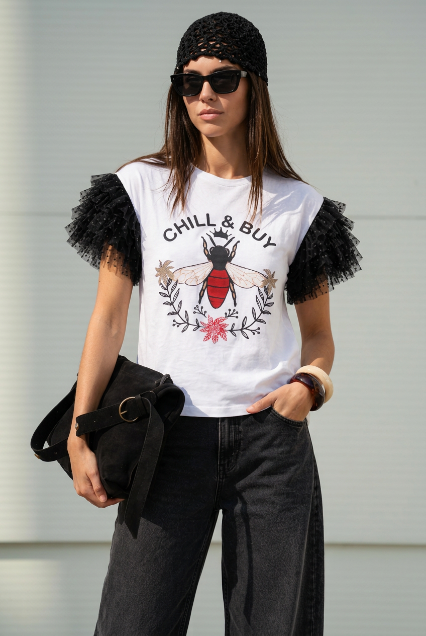 Plano medio frontal con el outfit original