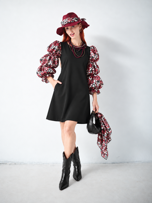 Robe noire froncée