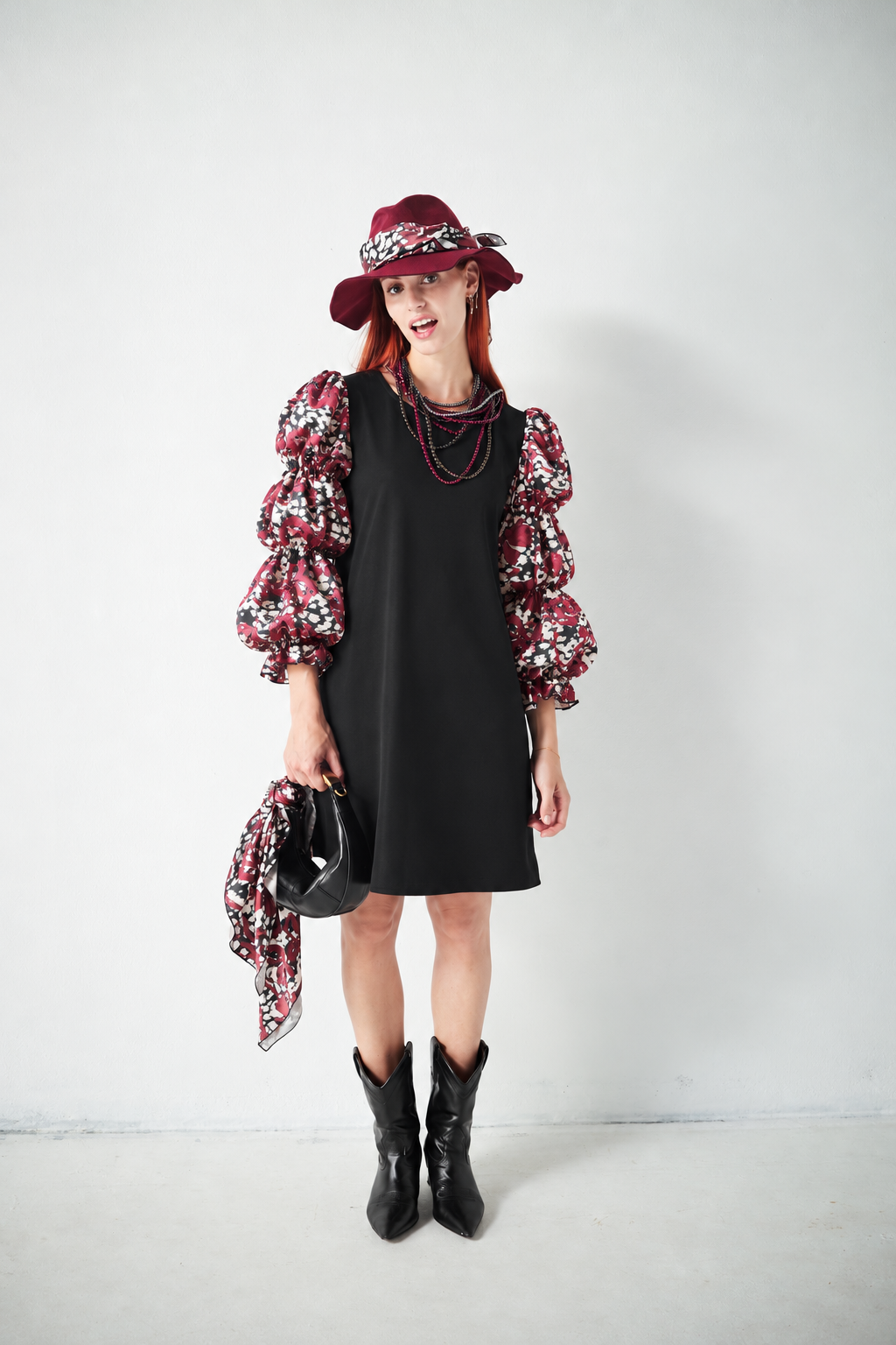 Robe noire froncée