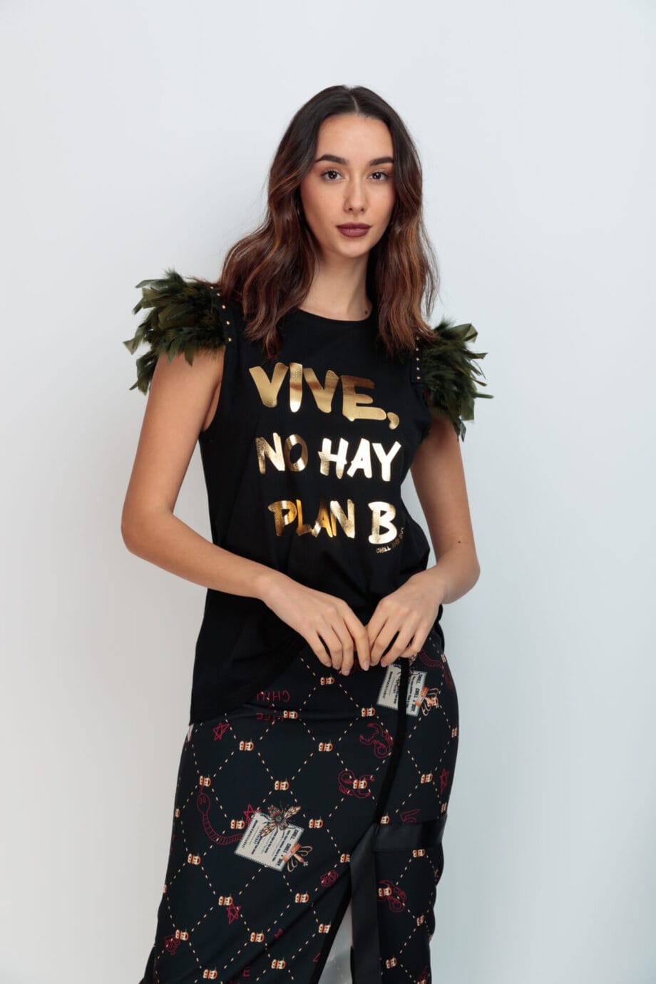 camiseta plumas plan b