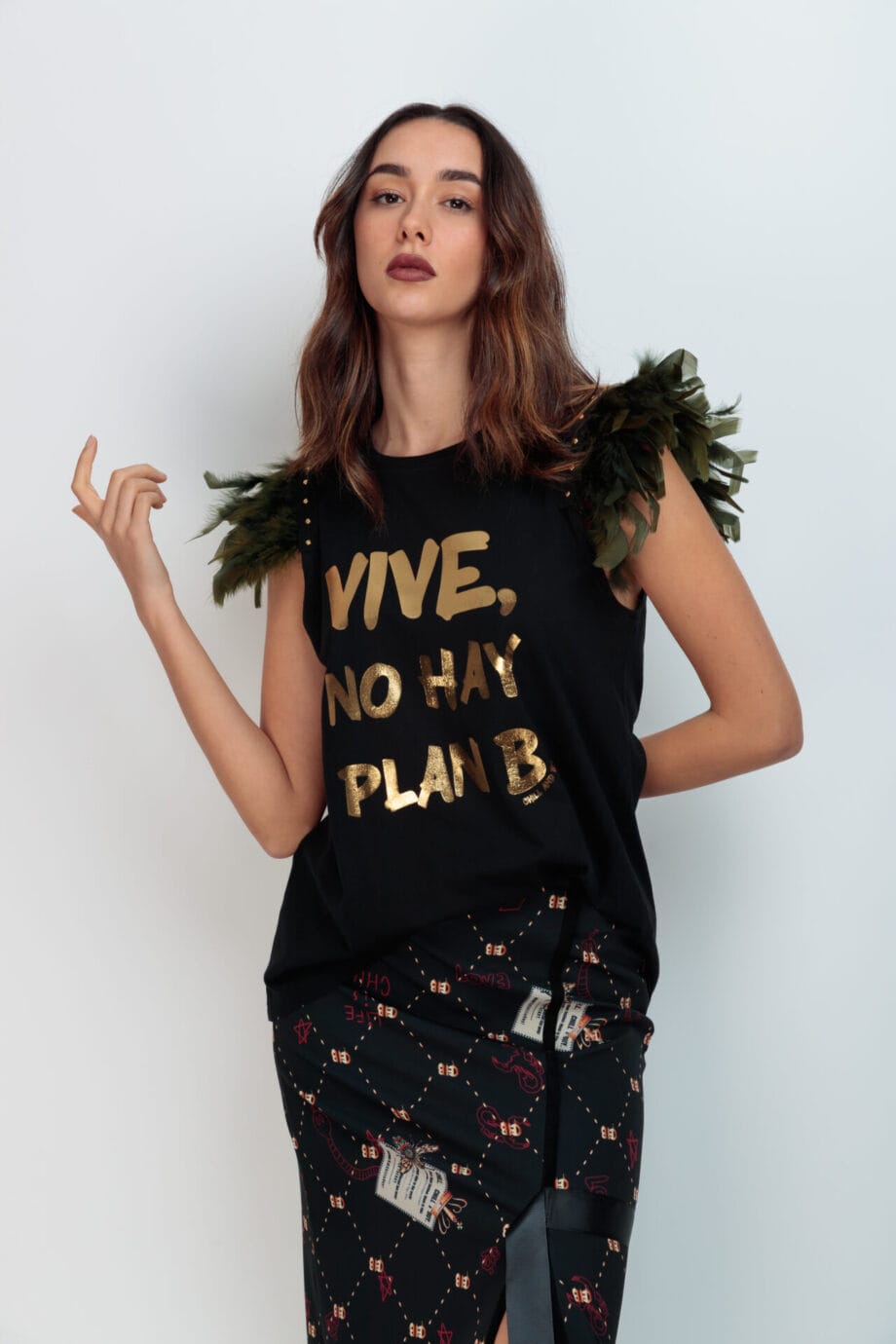 camiseta plumas plan b